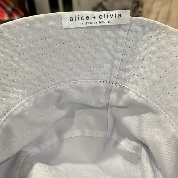 Alice & Olivia Daisy Bucket Hat - Picture 2 of 2